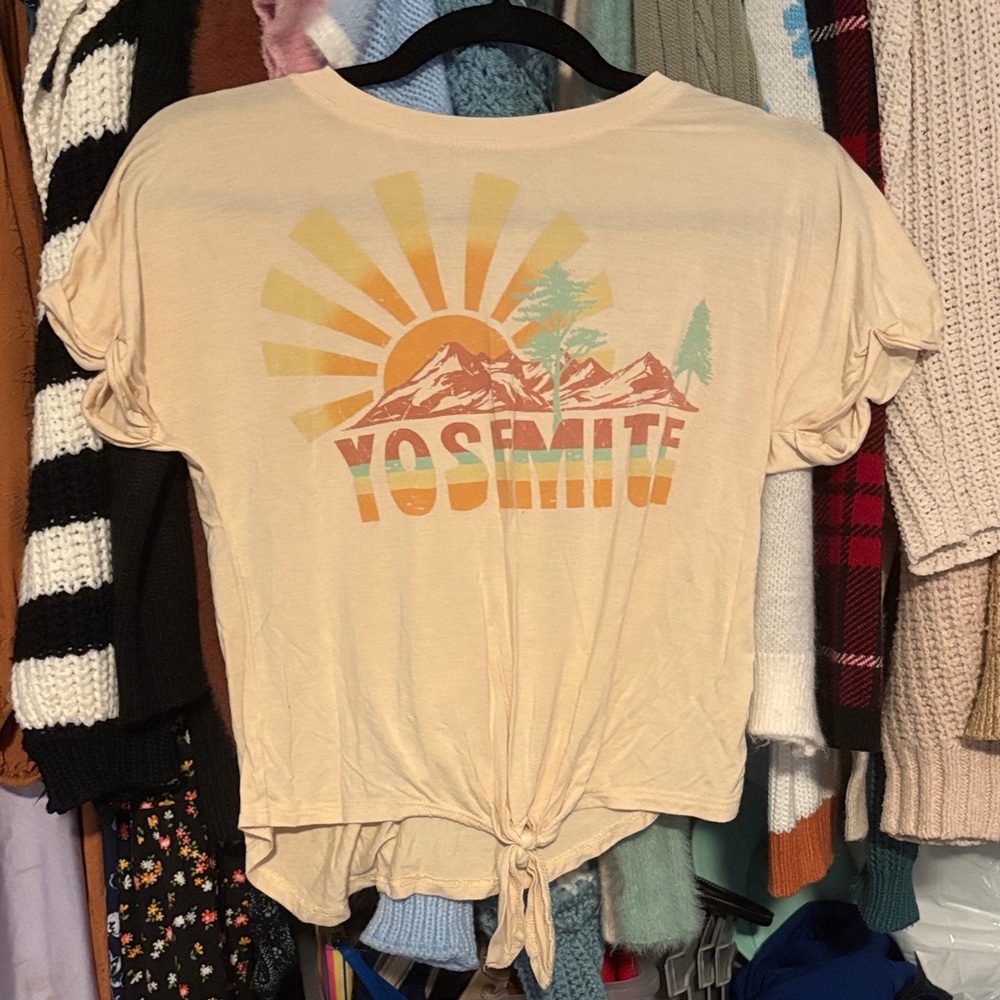 NWOT Yosemite Graphic Tie Tee